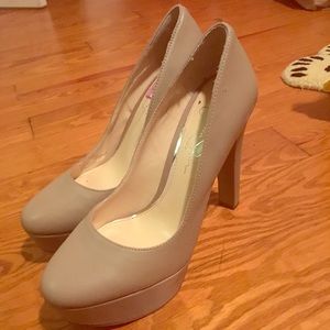 Nude Jessica Simpson heels